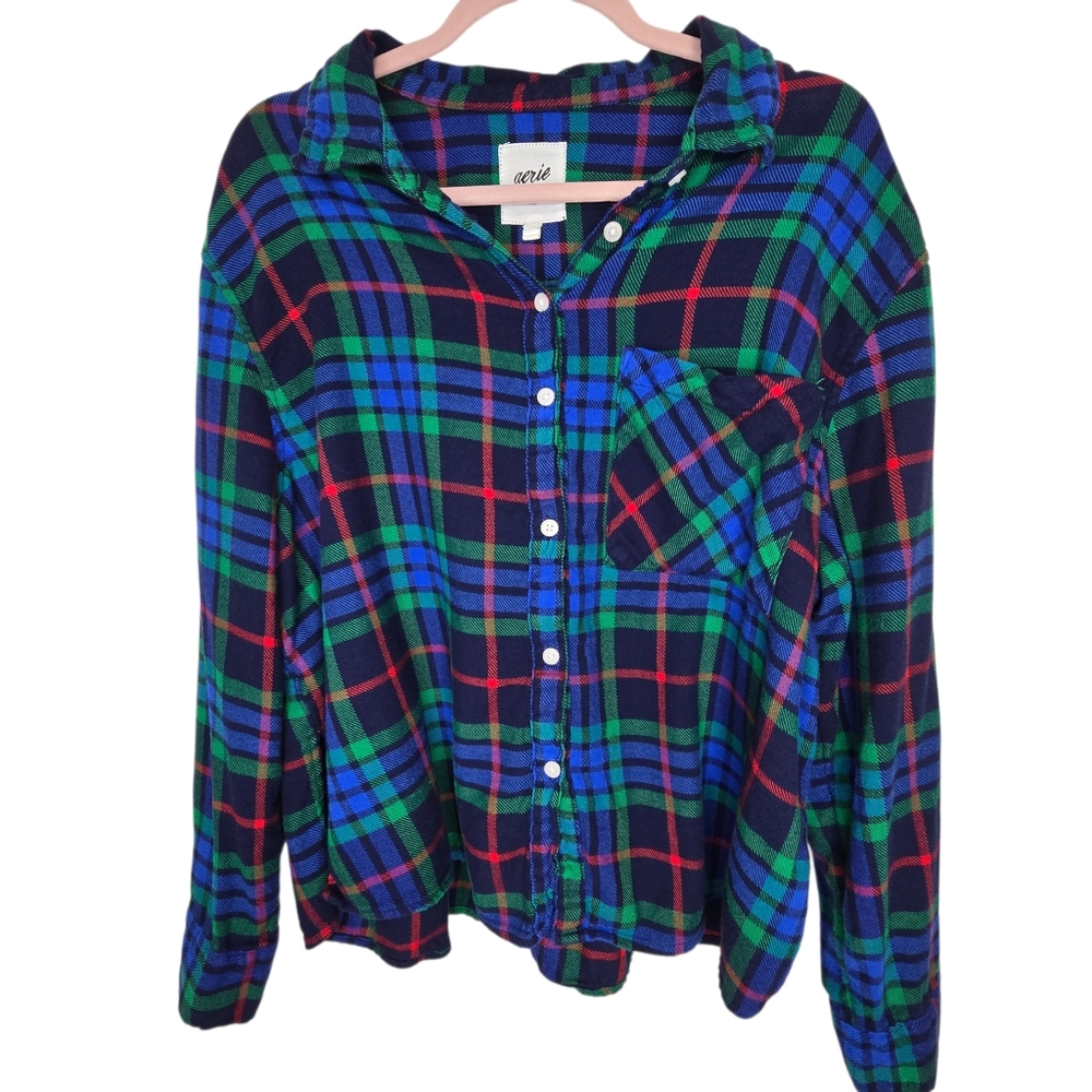 Aerie plaid flannel shirt button-front closure and a chest pocket. 